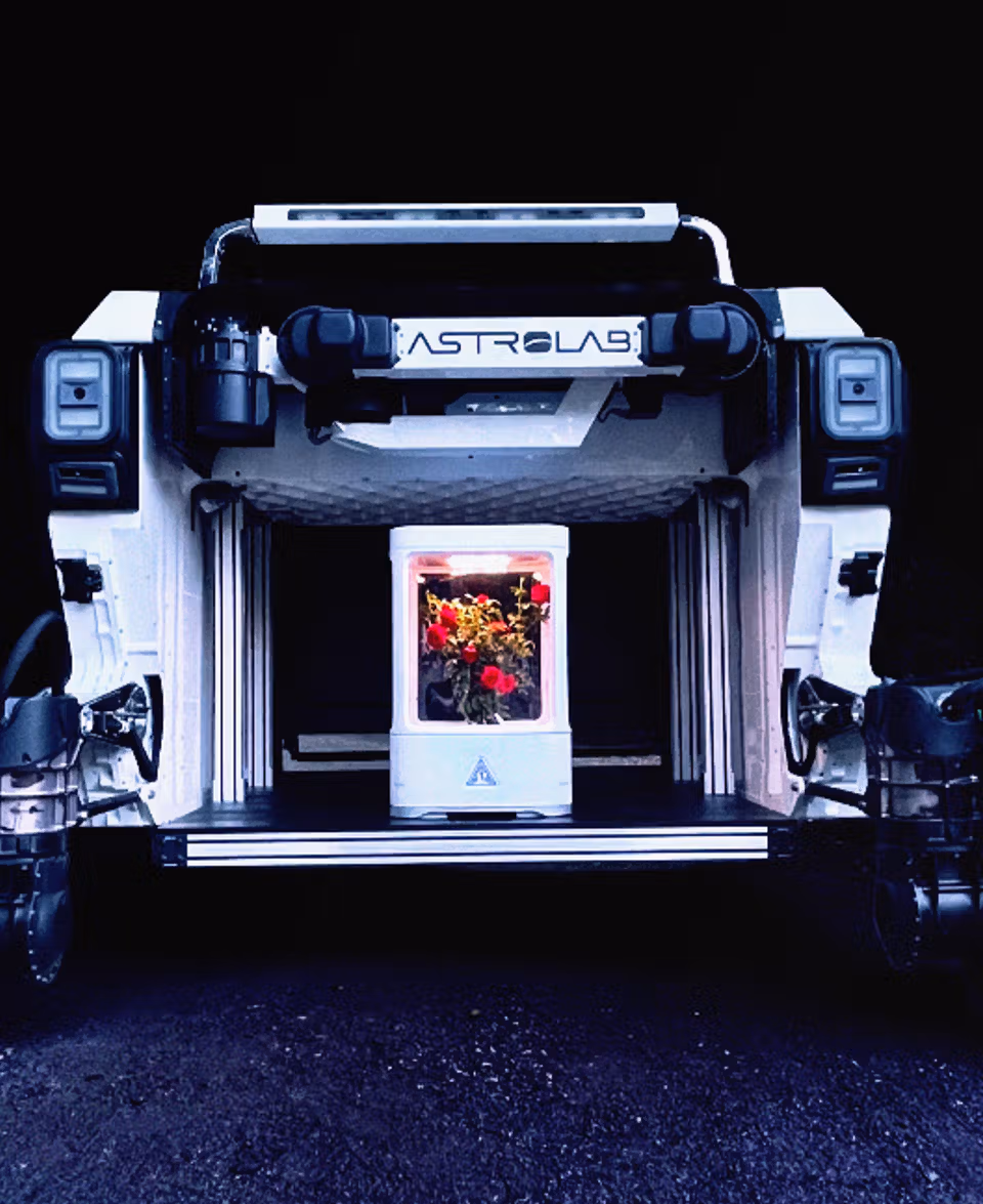 Picture of Astrolab's FLEX Rover with first prototype of Bloom.